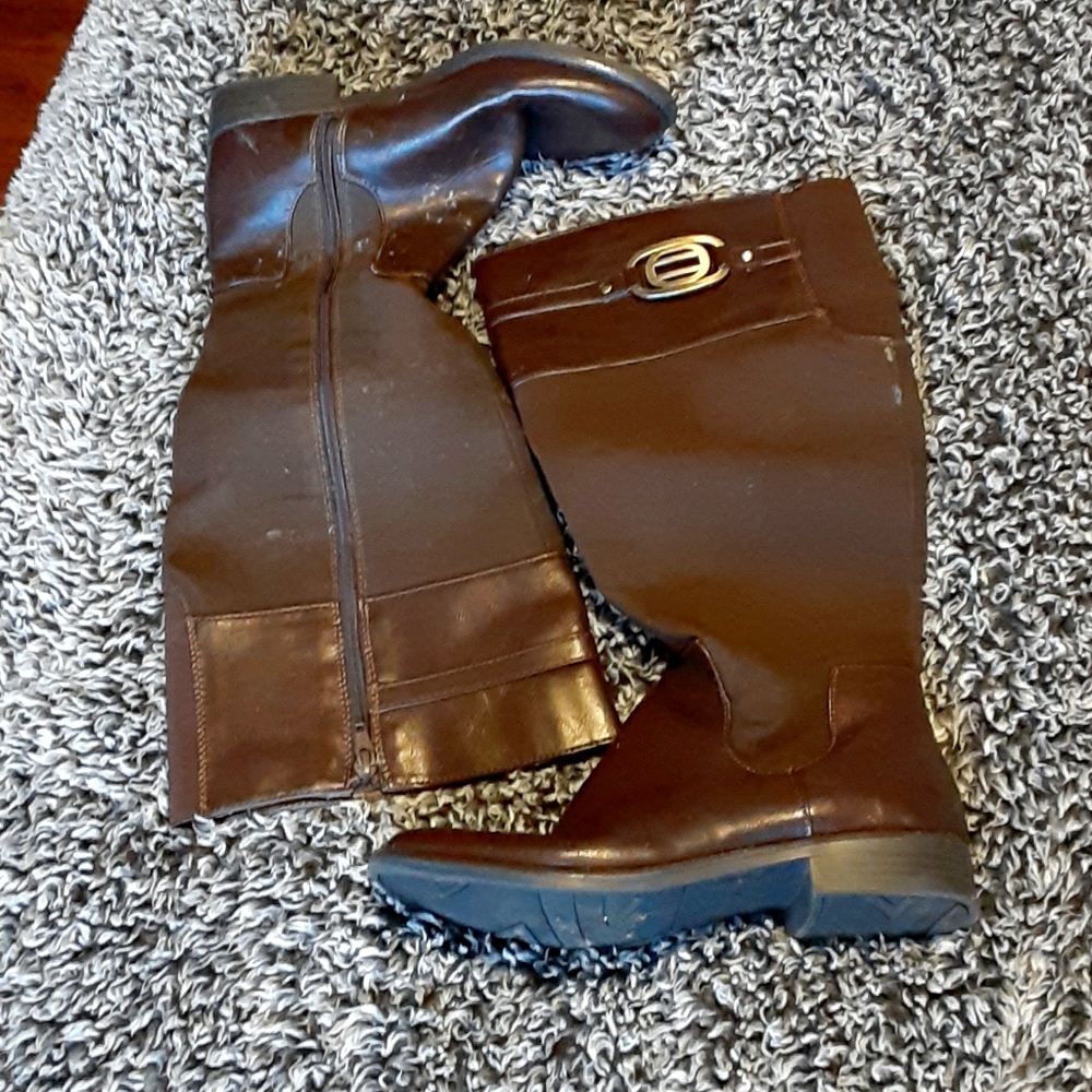 Brown boots